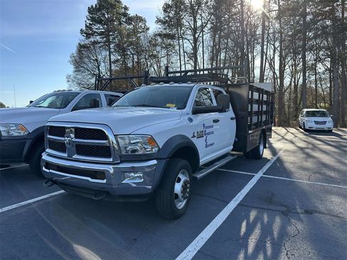 Used 2018 RAM 5500 Tradesman w/ Chrome Appearance Group image 3