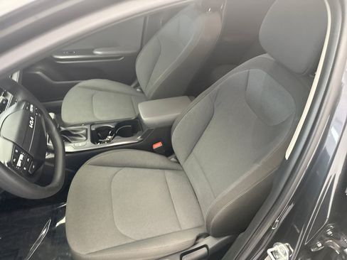Used 2025 Kia K4 FWD image 11