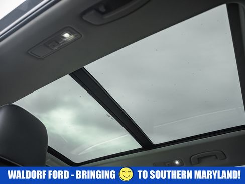 Used 2022 Volkswagen Tiguan SE image 38