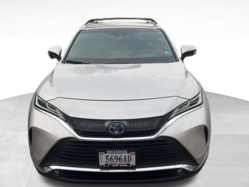 Used 2022 Toyota Venza Limited image 2