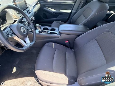 Used 2025 Nissan Altima 2.5 SV FWD image 15