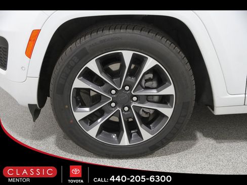 Used 2023 Jeep Grand Cherokee L Overland AWD/4WD image 25
