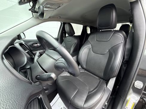 Used 2019 Jeep Cherokee Limited AWD/4WD image 23