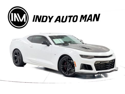 Used 2018 Chevrolet Camaro SS RWD image 2