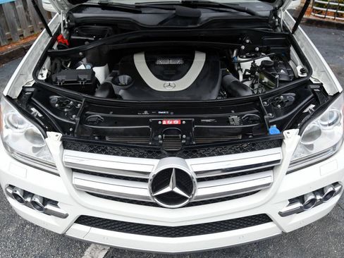 Used 2011 Mercedes-Benz GL 450 4MATIC image 21