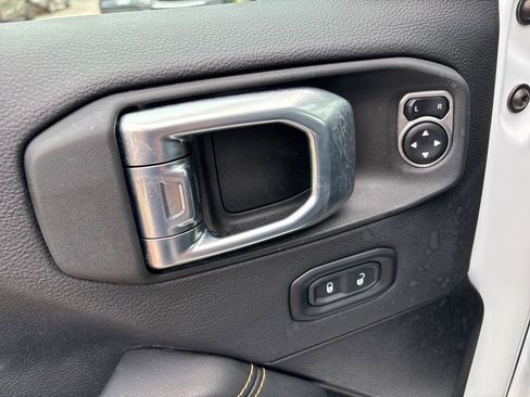 Used 2026 Jeep Wrangler Unlimited Sahara AWD/4WD image 9