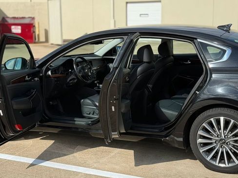 Used 2017 Kia Cadenza Premium image 11