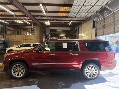 Used 2018 Cadillac Escalade ESV Premium Luxury image 2