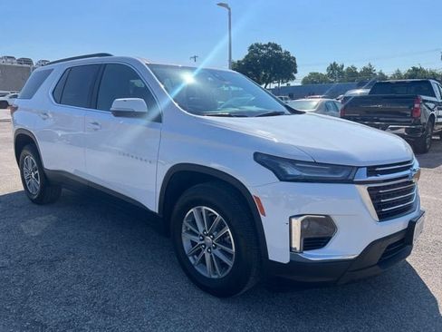 Used 2023 Chevrolet Traverse LT FWD image 1
