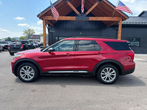 Used 2021 Ford Explorer XLT w/ Equipment Group 202A AWD/4WD image 22