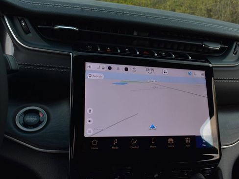 New 2025 Jeep Grand Cherokee Limited w/ Trailer Tow Package image 19