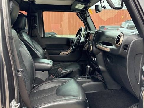 Used 2017 Jeep Wrangler Unlimited Sahara image 14