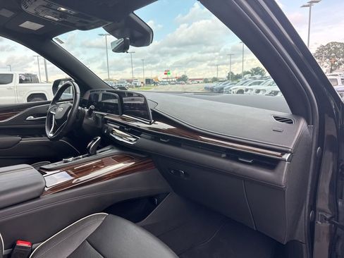 Used 2021 Cadillac Escalade Premium Luxury image 23