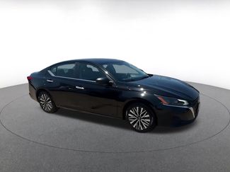 Used 2025 Nissan Altima 2.5 SV FWD video 2