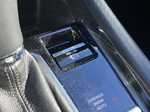 Used 2022 Jeep Compass Latitude image 14