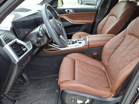 Used 2026 BMW X7 xDrive40i w/ M Sport Package AWD/4WD image 13