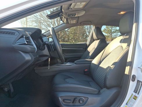 Used 2022 Toyota Camry SE image 13