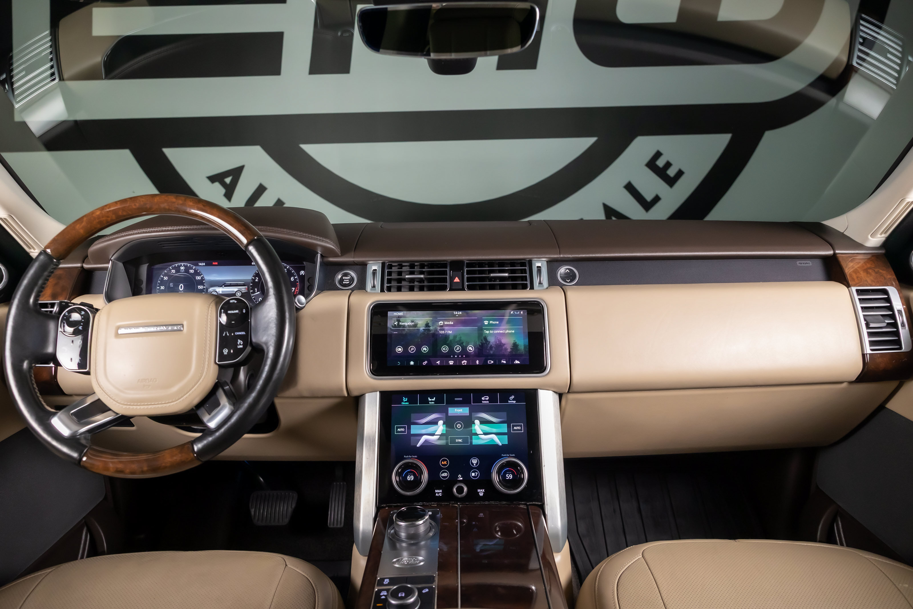 Used 2019 Land Rover Range Rover Supercharged AWD/4WD image 3