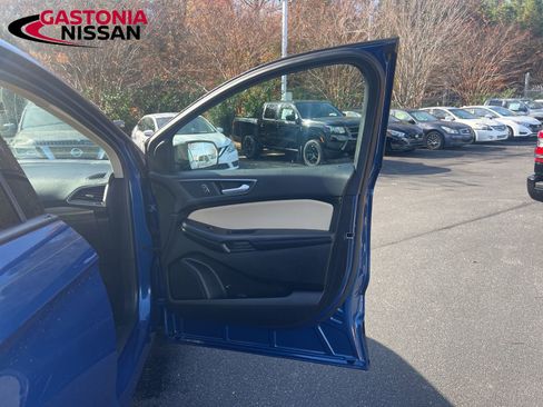 Used 2022 Ford Edge SE image 25