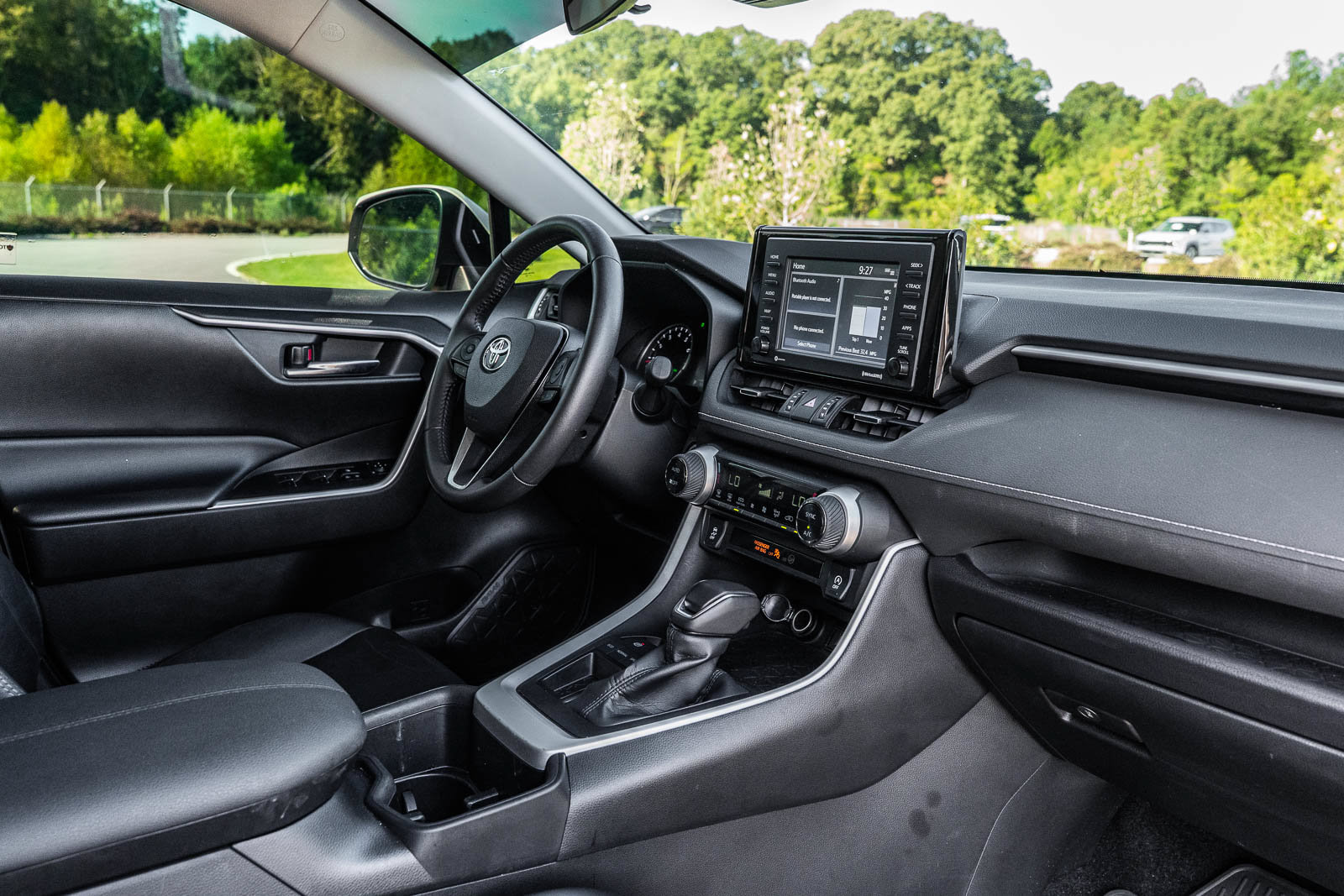 Used 2022 Toyota RAV4 XLE Premium FWD image 12