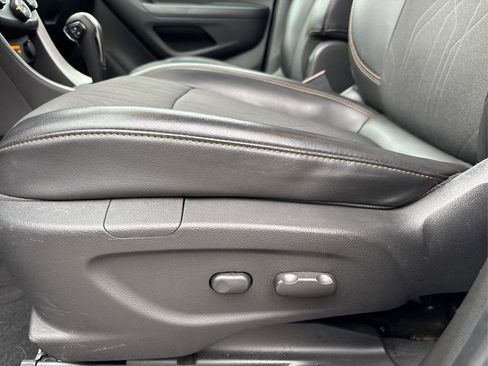 Used 2019 Chevrolet Trax LT w/ LT Convenience Package image 35