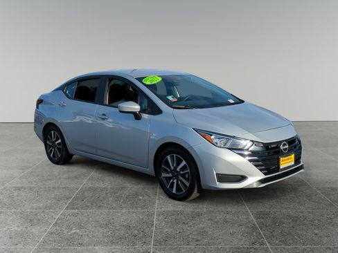 Used 2023 Nissan Versa SV image 7