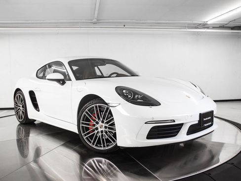 Used 2024 Porsche 718 Cayman S image 9