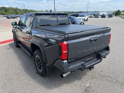 Used 2024 Toyota Tacoma TRD Off-Road w/ TRD Off Road Upgrade Package AWD/4WD image 13