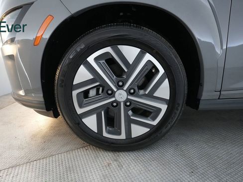 Used 2023 Hyundai Kona SE FWD image 19