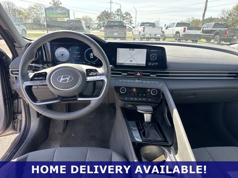 Used 2025 Hyundai Elantra SEL FWD image 6