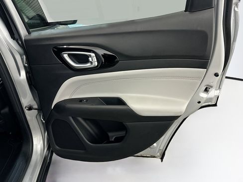 Used 2025 Jeep Compass Limited image 30