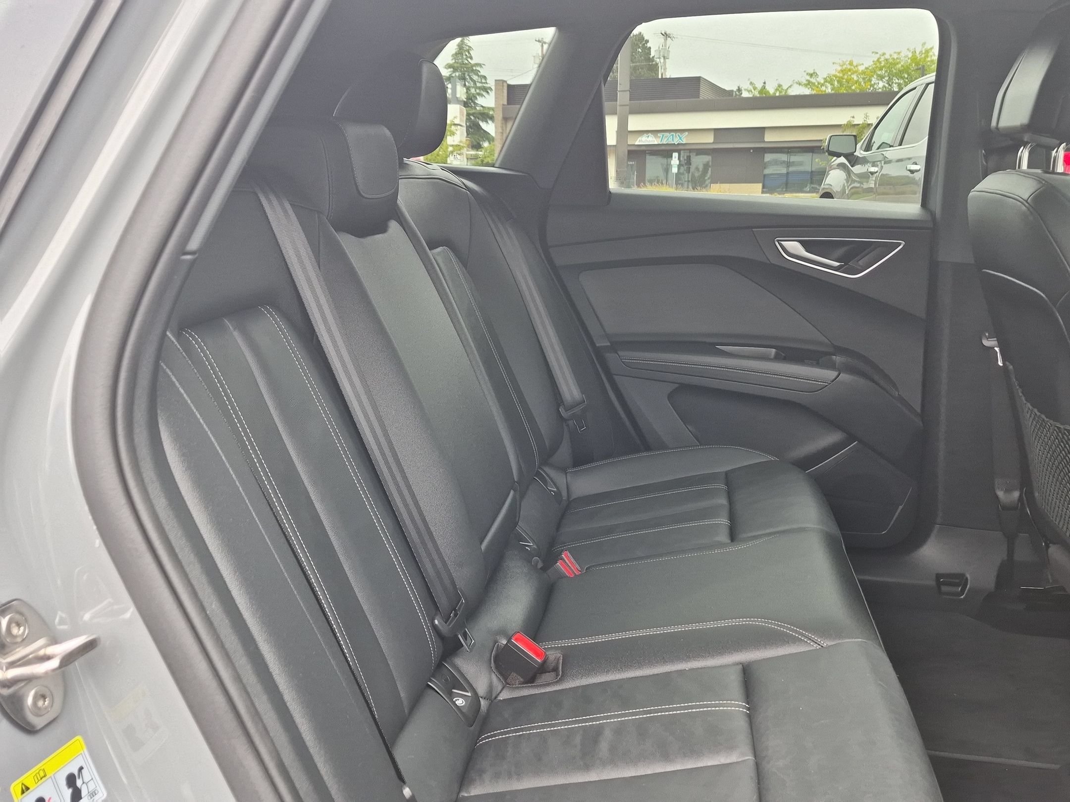 Used 2023 Audi Q4 e-tron Premium w/ Convenience Package RWD image 27