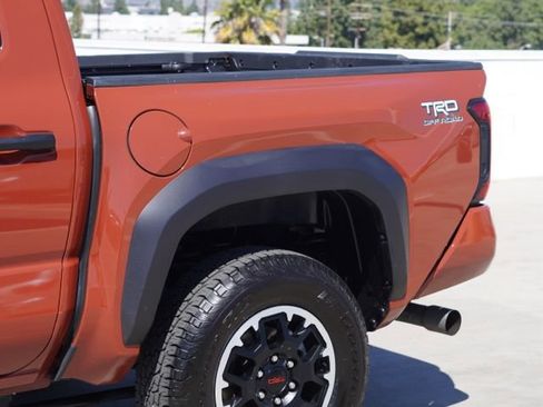 Certified 2025 Toyota Tacoma TRD Off-Road AWD/4WD image 10