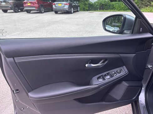 Used 2025 Nissan Sentra SV FWD image 18