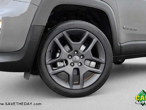 Used 2021 Jeep Renegade Latitude AWD/4WD image 3