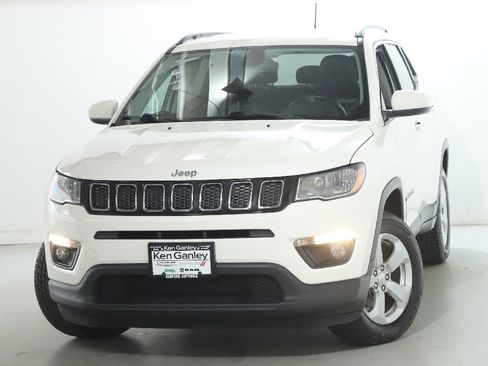 Used 2020 Jeep Compass Latitude w/ Cold Weather Group image 3
