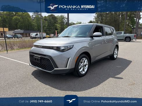 Used 2025 Kia Soul LX w/ LX Technology Package FWD image 1
