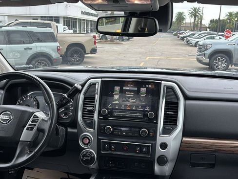 Used 2020 Nissan Titan SL w/ Moonroof Package image 23