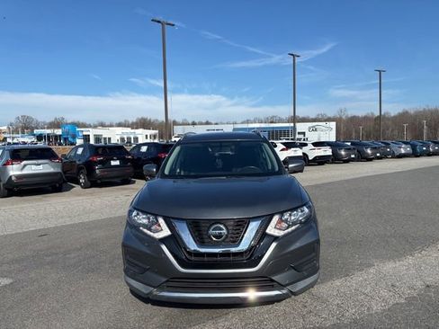 Used 2018 Nissan Rogue SV w/ Premium Package image 3