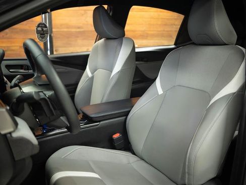 Used 2025 Toyota Camry SE image 10