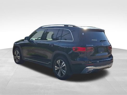 Used 2025 Mercedes-Benz GLB 250 4MATIC image 4