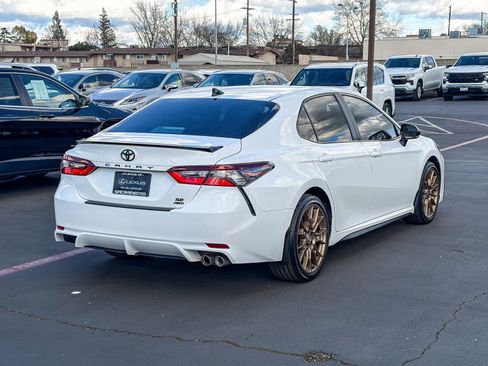 Used 2024 Toyota Camry SE w/ Convenience Package image 4