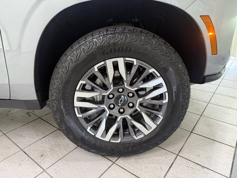 Certified 2025 Chevrolet Suburban Z71 AWD/4WD image 16