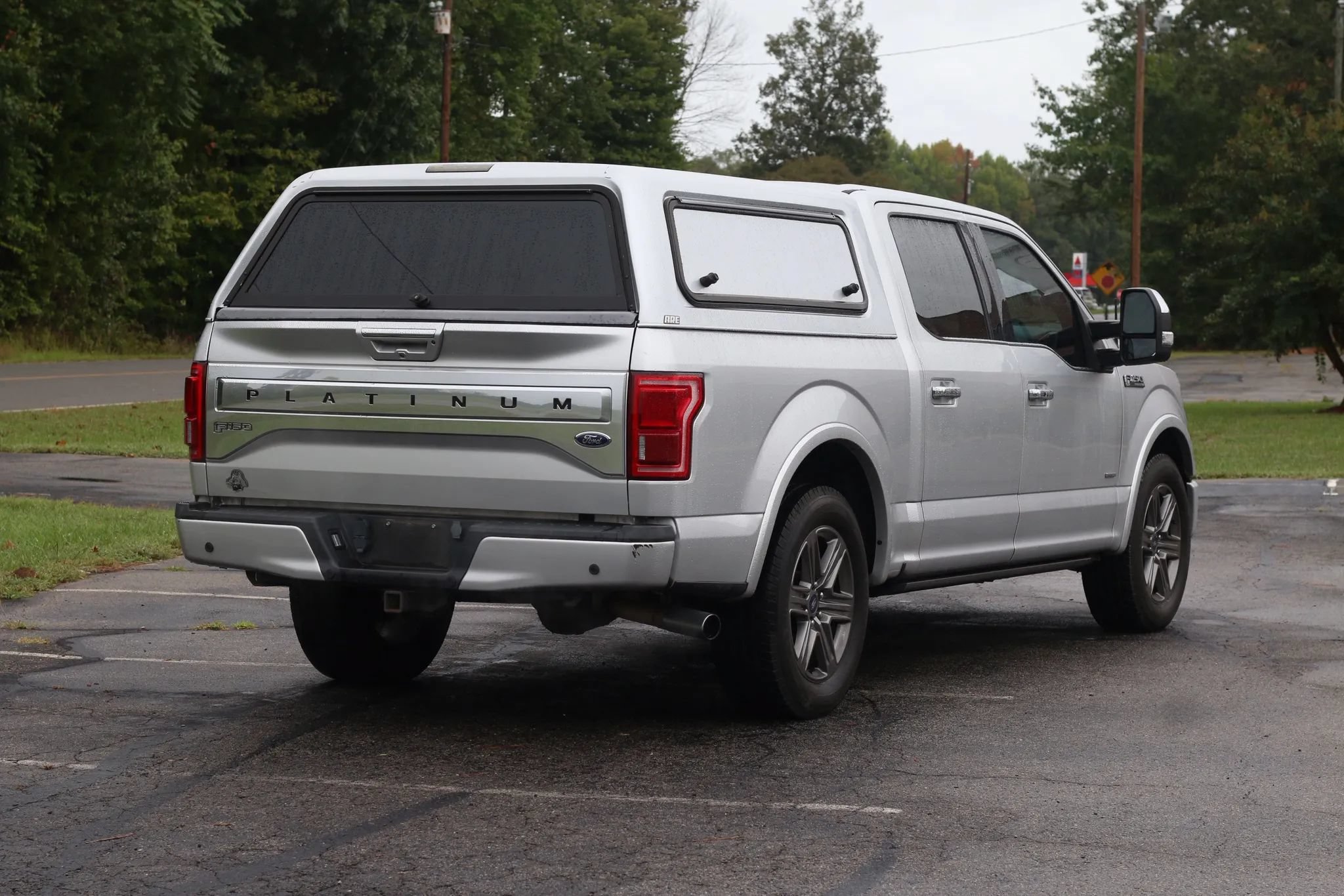Used 2015 Ford F150 Platinum w/ Equipment Group 701A Luxury RWD image 4