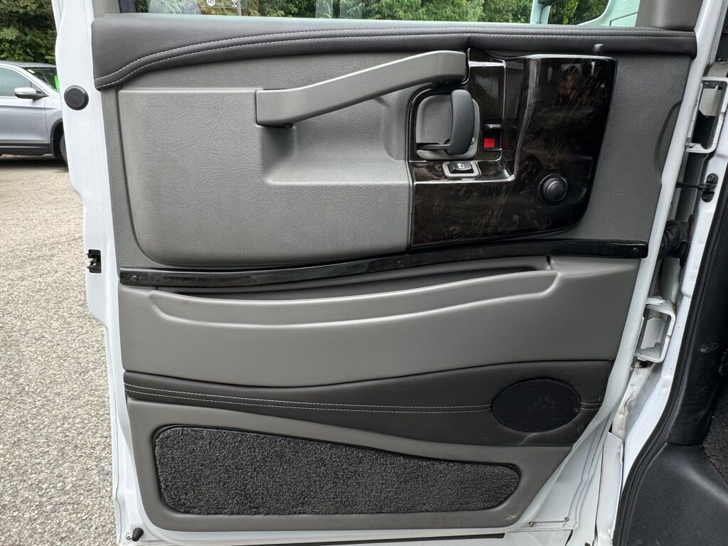 Used 2019 GMC Savana 2500 w/ Enhanced Convenience Package RWD image 13