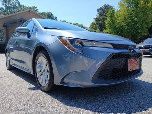 Used 2020 Toyota Corolla LE w/ LE Premium Package FWD image 4