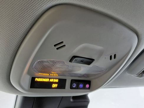 Used 2025 Chevrolet Trax LT w/ LT Convenience Package image 34