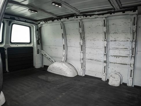 Used 2017 Chevrolet Express 3500 RWD image 28