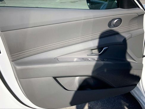 Used 2025 Hyundai Elantra SEL FWD image 23