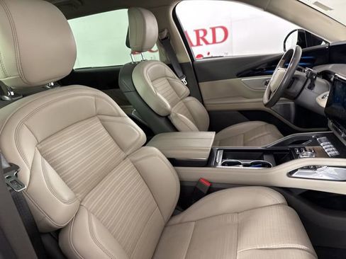 Used 2024 Lincoln Nautilus Reserve w/ Equipment Group 203A image 16